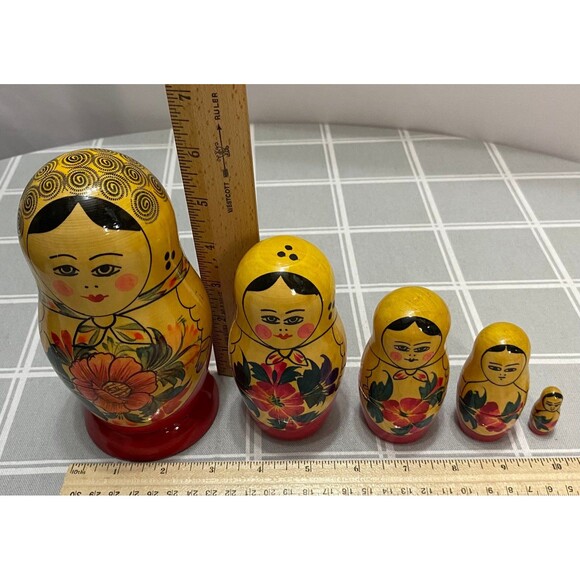 Vtg Russian Nesting Dolls set of 5 Dolls Made in USSR - Picture 3 of 12